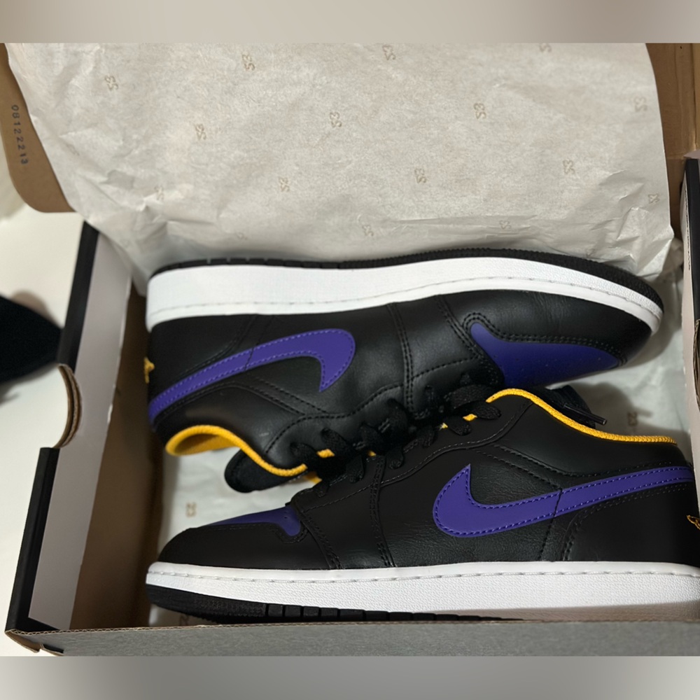 Jordan 1 Low
Dark Concord (GS)